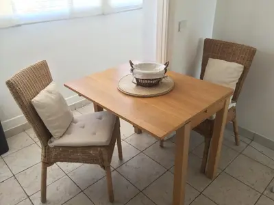 Coin salon dans l'établissement Sunny Cap View Terrace with Sea Views and AirCon
