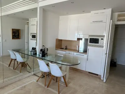 Cuisine ou kitchenette dans l'établissement CROISETTE Palais MIRAMAR FRONT DE MER