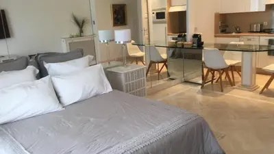 Cuisine ou kitchenette dans l'établissement CROISETTE Palais MIRAMAR FRONT DE MER