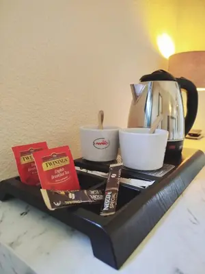 Plateau bouilloire dans l'établissement Hôtel Le Collier