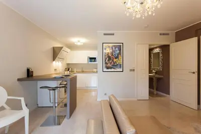 Cuisine ou kitchenette dans l'établissement Carlton Riviera Apartment