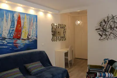 Coin salon dans l'établissement Central avec Jardin