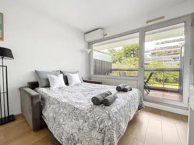 Un ou plusieurs lits dans un hébergement de l'établissement Studio 4 pers piscine plage à pied