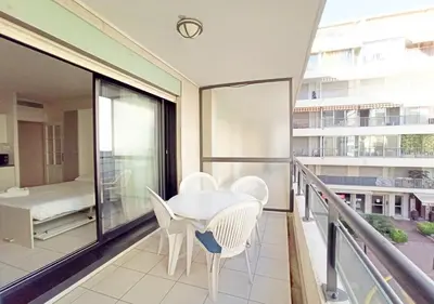 Balcon ou terrasse dans l'établissement Viva Riviera - Studio Jardin Florian