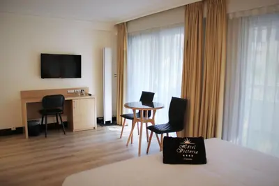 Télévision ou salle de divertissement dans l'établissement Hôtel Victoria
