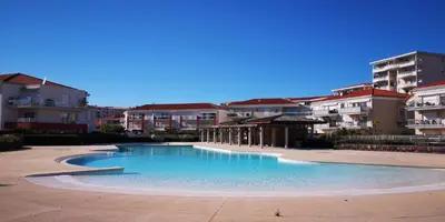 Piscine de l'établissement Domaine Juan Flore Studio Dauphin ou située à proximité