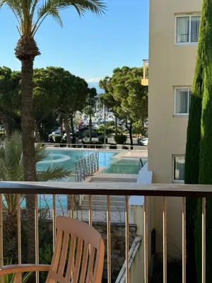 Piscine de l'établissement Antibes Port - Terrasse - Parking - Piscine ou située à proximité