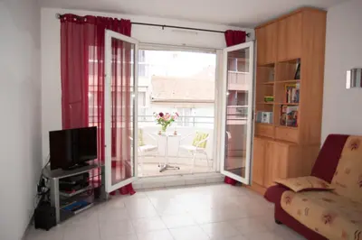 Télévision ou salle de divertissement dans l'établissement Palais Alexandra