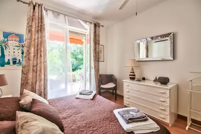 Télévision ou salle de divertissement dans l'établissement Cannes Film Festival Beach Apartment