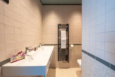 Salle de bains dans l'établissement Hôtel CASA MOHO - Juan-Les-Pins