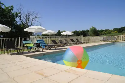 Piscine de l'établissement Nemea Appart Hotel Green Side Biot Sophia Antipolis ou située à proximité