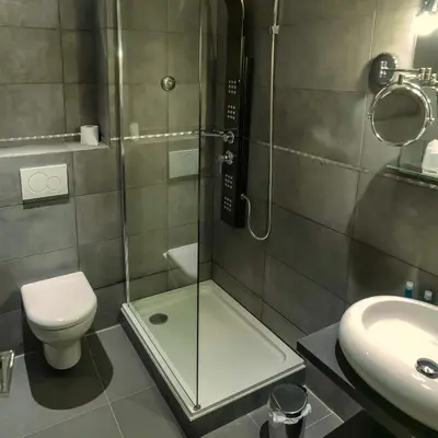 Salle de bains dans l'établissement Hôtel Jardin Croisette