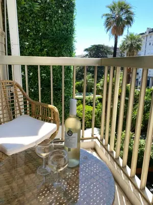 Balcon ou terrasse dans l'établissement Hôtel Jardin Croisette