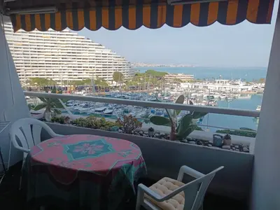 Balcon ou terrasse dans l'établissement Grand studio vue mer à Marina Baie des Anges