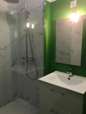 Salle de bains dans l'établissement Appartement T2 de standing au pied des plages