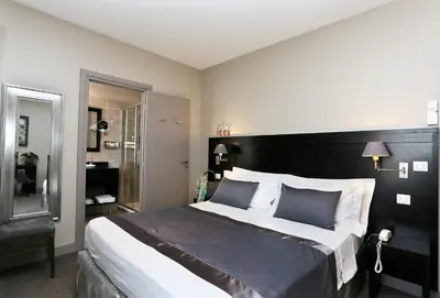 Un ou plusieurs lits dans un hébergement de l'établissement La Place Boutique Hotel