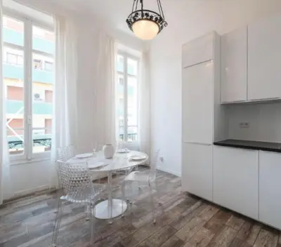 Cuisine ou kitchenette dans l'établissement Ice coeur de Cannes