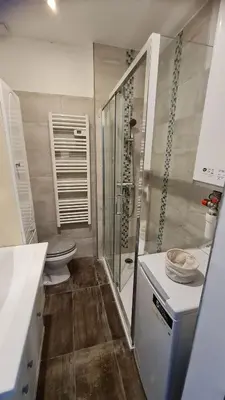 Salle de bains dans l'établissement Appartement T2 bord de mer climatisé