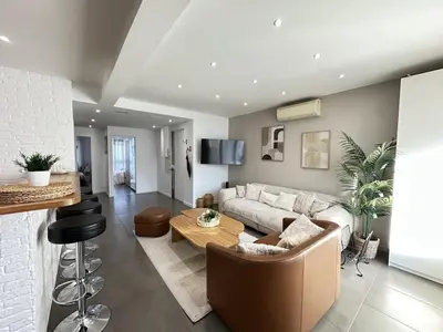 Télévision ou salle de divertissement dans l'établissement Cannes center perfect 3 bedroom