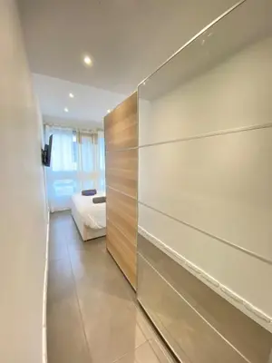 Un ou plusieurs lits dans un hébergement de l'établissement Cannes center perfect 3 bedroom