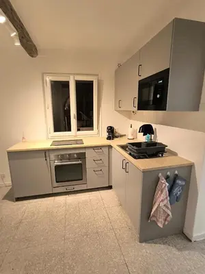 Cuisine ou kitchenette dans l'établissement Villa Mané
