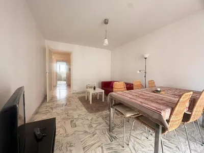 Coin salon dans l'établissement AGENCIA appartement 2 chambres LE CORFOU