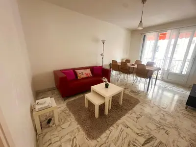 Coin salon dans l'établissement AGENCIA appartement 2 chambres LE CORFOU