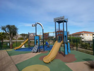 Aire de jeux pour enfants de l'établissement Les jardins d'Antibes