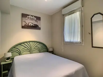 Un ou plusieurs lits dans un hébergement de l'établissement Cozy Apartment sea view Air Cond Renovated in 2026