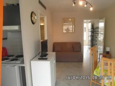 Cuisine ou kitchenette dans l'établissement Cozy Apartment sea view Air Cond Renovated in 2026