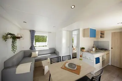 Cuisine ou kitchenette dans l'établissement Bungalow Vacances