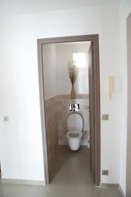 Salle de bains dans l'établissement 3P lumineux rénové derrière la Croisette