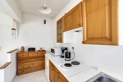 Cuisine ou kitchenette dans l'établissement Le Studio Provençal Welkeys