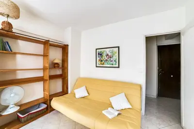 Coin salon dans l'établissement Le Studio Provençal Welkeys