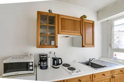 Cuisine ou kitchenette dans l'établissement Le Studio Provençal Welkeys