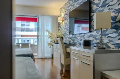 Cuisine ou kitchenette dans l'établissement Hotel Le Fouquet's