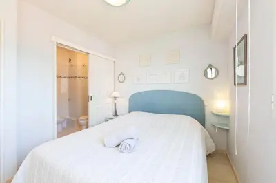 Un ou plusieurs lits dans un hébergement de l'établissement Apartment 2 bedrooms 2 bathrooms clear view in Palm beach area