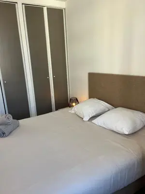 Un ou plusieurs lits dans un hébergement de l'établissement keep in touch 2 CHAMBRES AVEC TERRASSE ET GARAGE