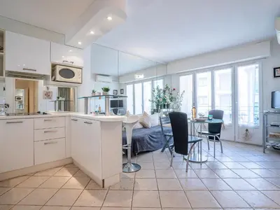 Cuisine ou kitchenette dans l'établissement Apartment Le Cheverny by Interhome