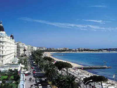 Vue générale sur la mer ou vue sur la mer prise depuis l'appartement