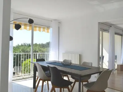 Balcon ou terrasse dans l'établissement Maison climatisée avec piscine privée, 5 pièces, 7 couchages à 15 min des plages de Vallauris - FR-1-252-103