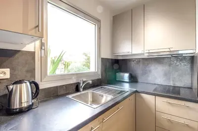 Cuisine ou kitchenette dans l'établissement IMMOGROOM- Renovated - Wifi - Close to everything