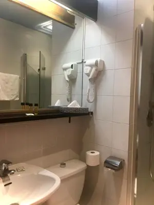 Salle de bains dans l'établissement Hotel des Mimosas