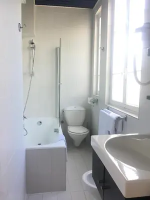 Salle de bains dans l'établissement Hotel des Mimosas