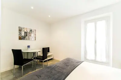 Un ou plusieurs lits dans un hébergement de l'établissement Florella Achard Apartment