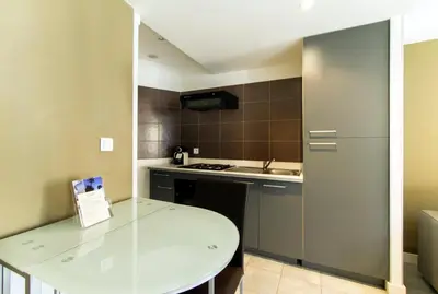 Cuisine ou kitchenette dans l'établissement Florella Achard Apartment