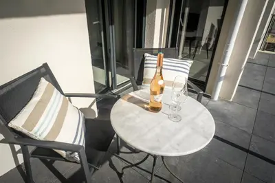 Boissons dans l'établissement Modern 1-Bed Apt near Croisette Palais - 1903