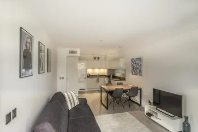 Cuisine ou kitchenette dans l'établissement Modern 1-Bed Apt near Croisette Palais - 1903