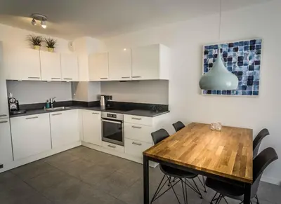 Cuisine ou kitchenette dans l'établissement Modern 1-Bed Apt near Croisette Palais - 1903
