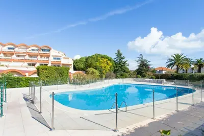 Piscine de l'établissement Appartement charmant à Antibes, 33 m², piscine partagée ou située à proximité